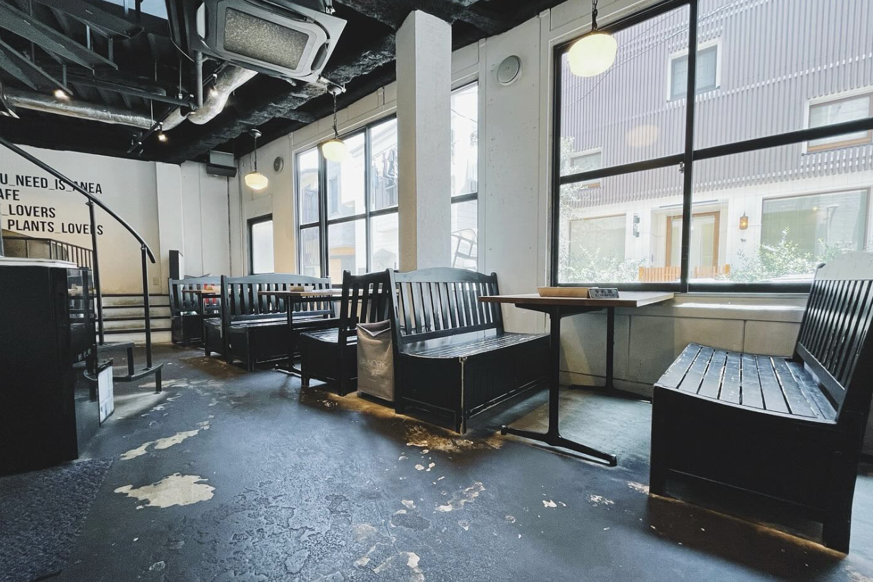 アネアカフェ白金店店内（1F）